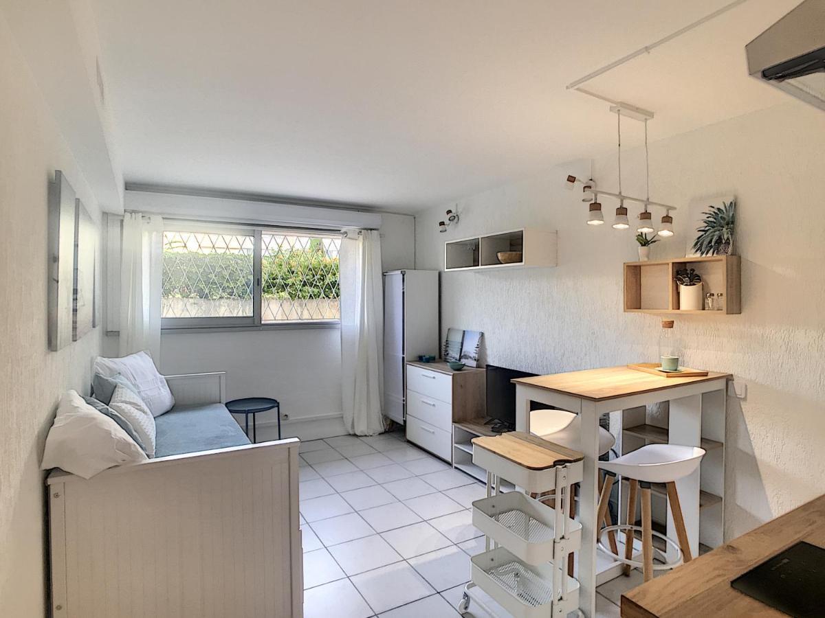 Golfe Juan Studio Dans Residence Avec Piscine Vallauris Exterior photo